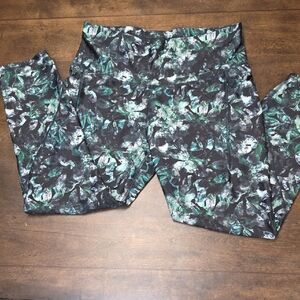 All in Motion Leaf Patterned Leggings - Green and Black